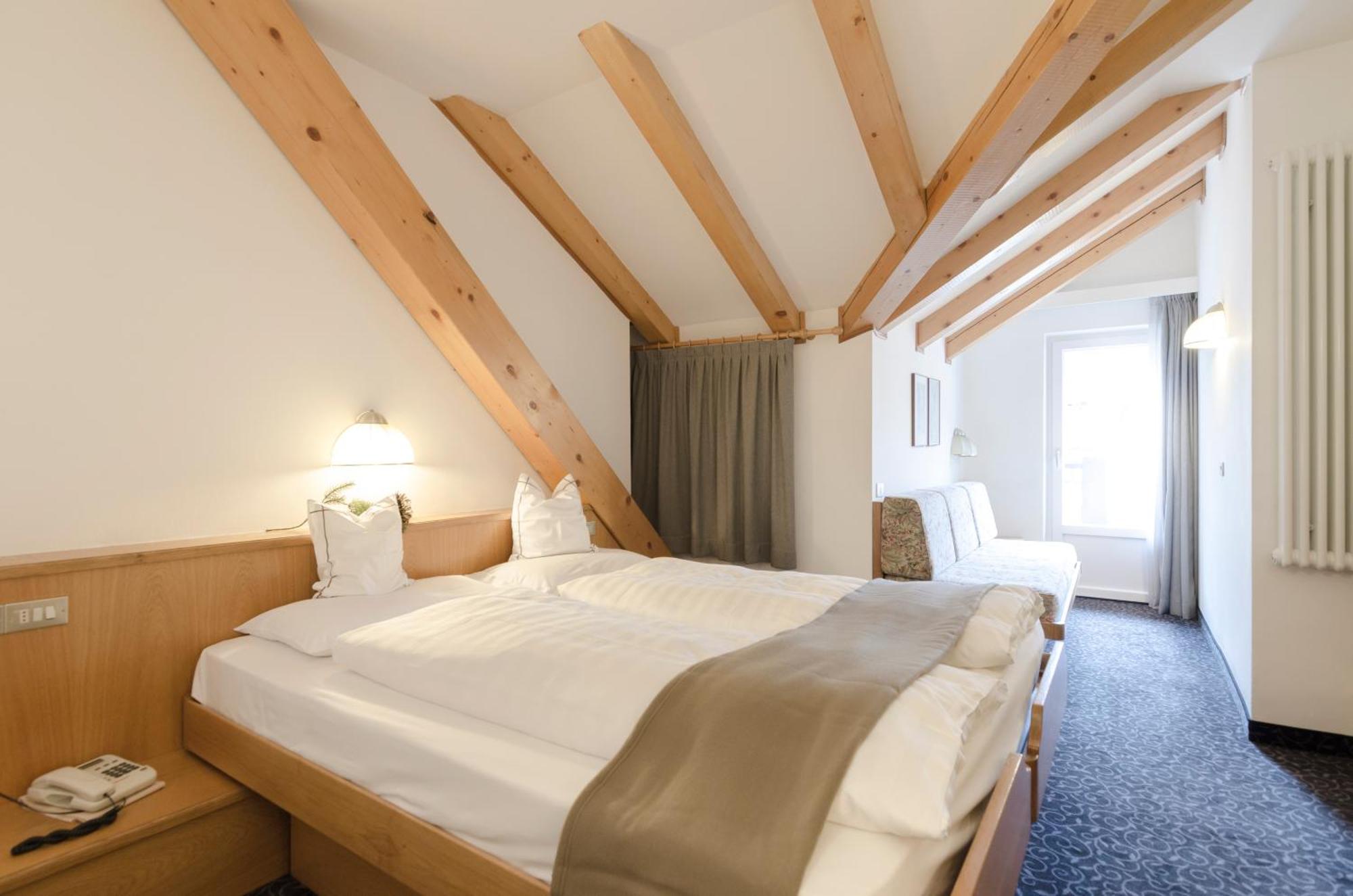 Hotel Cevedale Living Romance Hotel Коґоло Екстер'єр фото
