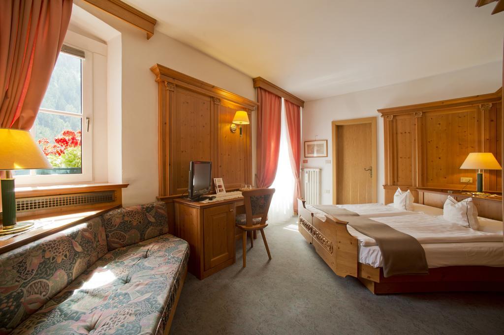 Hotel Cevedale Living Romance Hotel Коґоло Екстер'єр фото