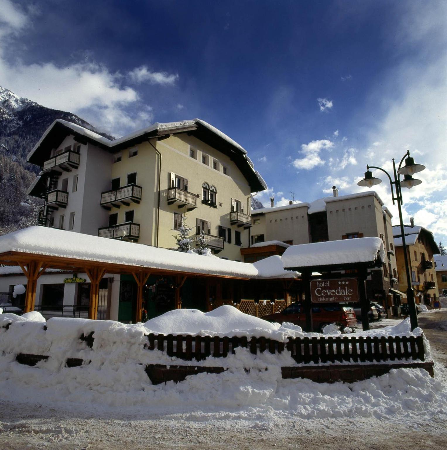 Hotel Cevedale Living Romance Hotel Коґоло Екстер'єр фото