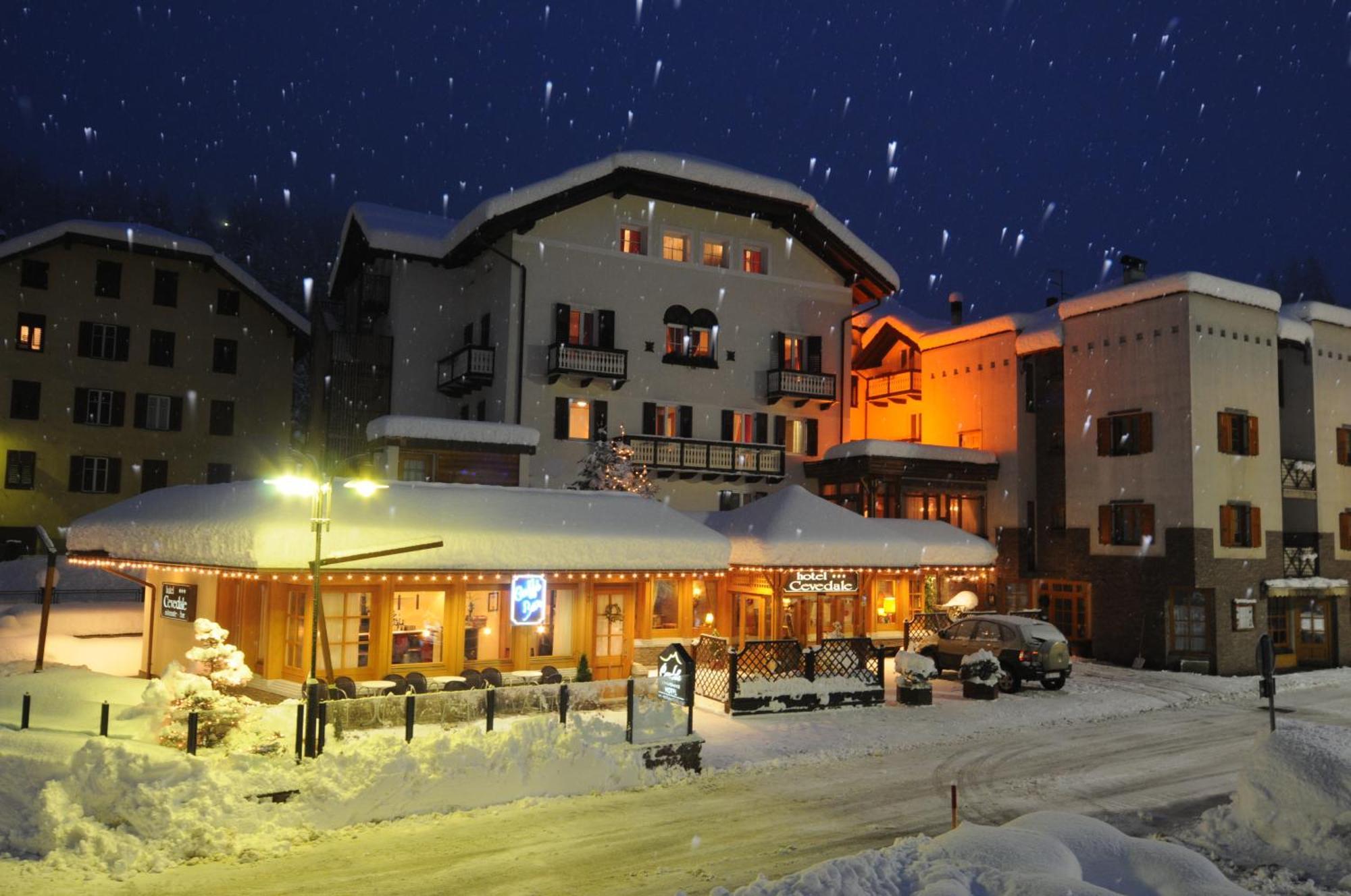 Hotel Cevedale Living Romance Hotel Коґоло Екстер'єр фото