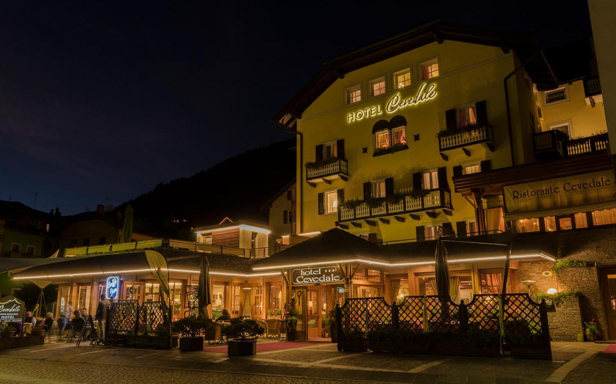 Hotel Cevedale Living Romance Hotel Коґоло Екстер'єр фото