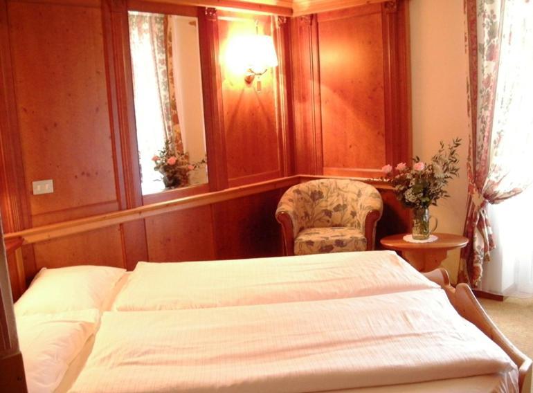 Hotel Cevedale Living Romance Hotel Коґоло Номер фото