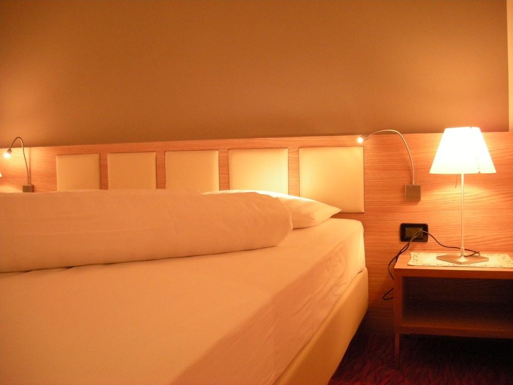 Hotel Cevedale Living Romance Hotel Коґоло Номер фото