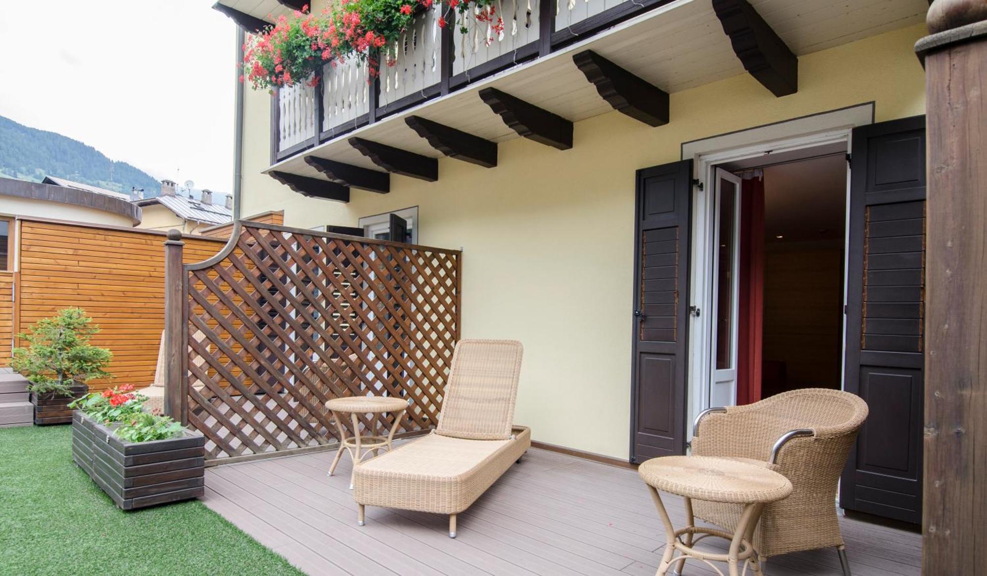 Hotel Cevedale Living Romance Hotel Коґоло Екстер'єр фото