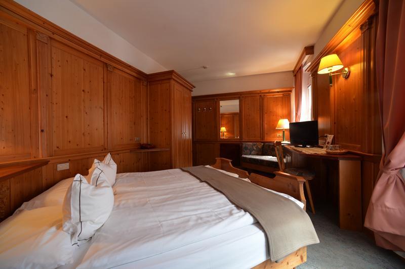 Hotel Cevedale Living Romance Hotel Коґоло Екстер'єр фото