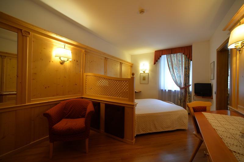 Hotel Cevedale Living Romance Hotel Коґоло Екстер'єр фото
