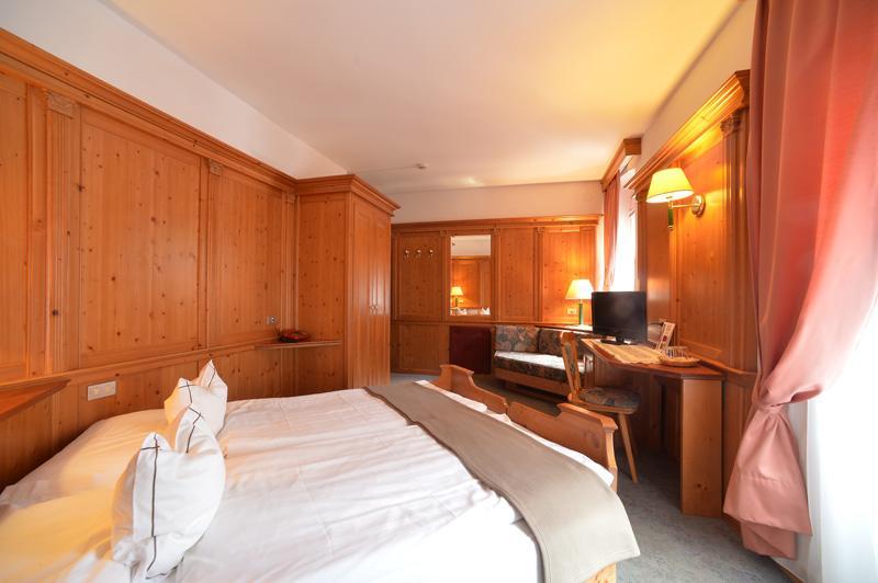 Hotel Cevedale Living Romance Hotel Коґоло Екстер'єр фото