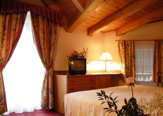 Hotel Cevedale Living Romance Hotel Коґоло Екстер'єр фото