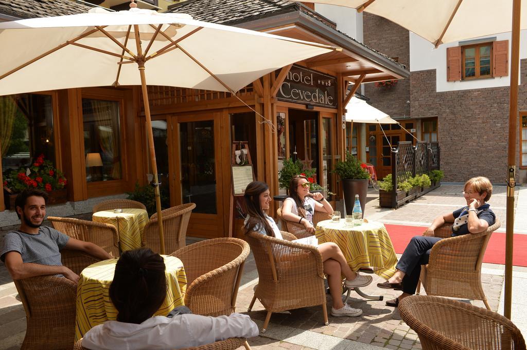 Hotel Cevedale Living Romance Hotel Коґоло Екстер'єр фото