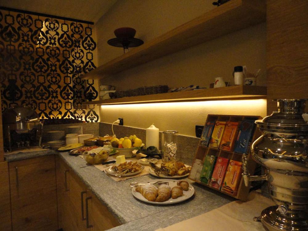 Hotel Cevedale Living Romance Hotel Коґоло Екстер'єр фото