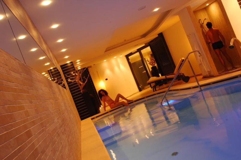 Hotel Cevedale Living Romance Hotel Коґоло Екстер'єр фото