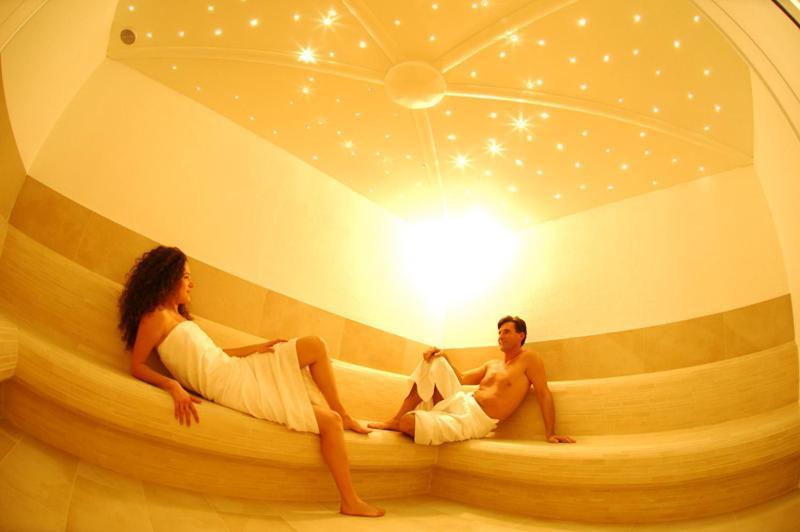 Hotel Cevedale Living Romance Hotel Коґоло Екстер'єр фото