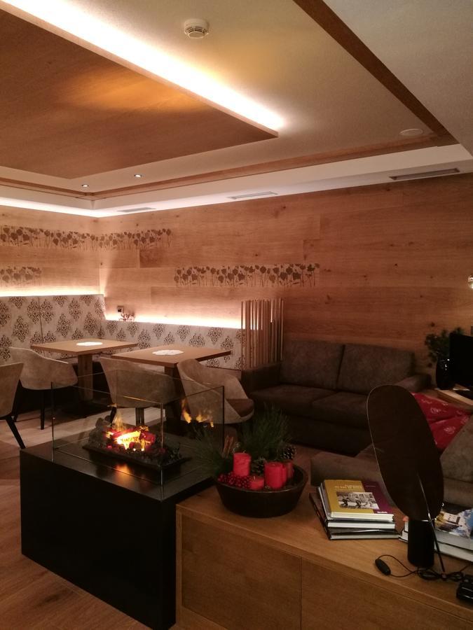Hotel Cevedale Living Romance Hotel Коґоло Екстер'єр фото