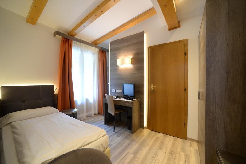Hotel Cevedale Living Romance Hotel Коґоло Екстер'єр фото